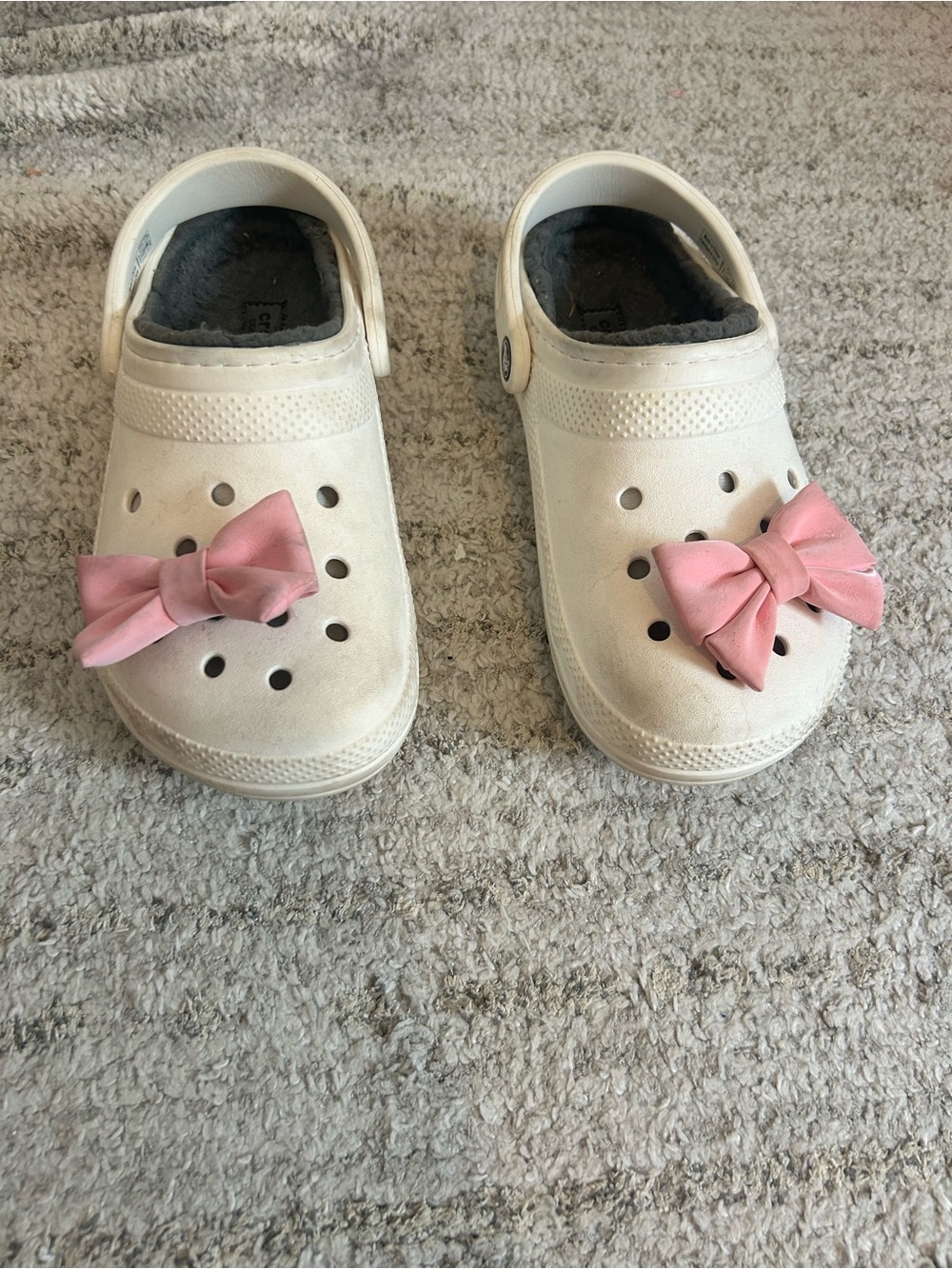 CROCS White Fuzzy Comfort Insole
Sandals Size Womens 7 Men’s 5